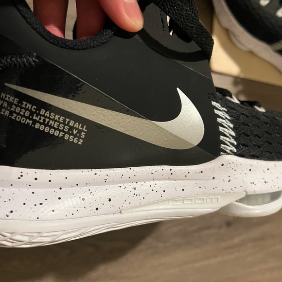 Lebron Witness 5 - Picture 2 of 6
